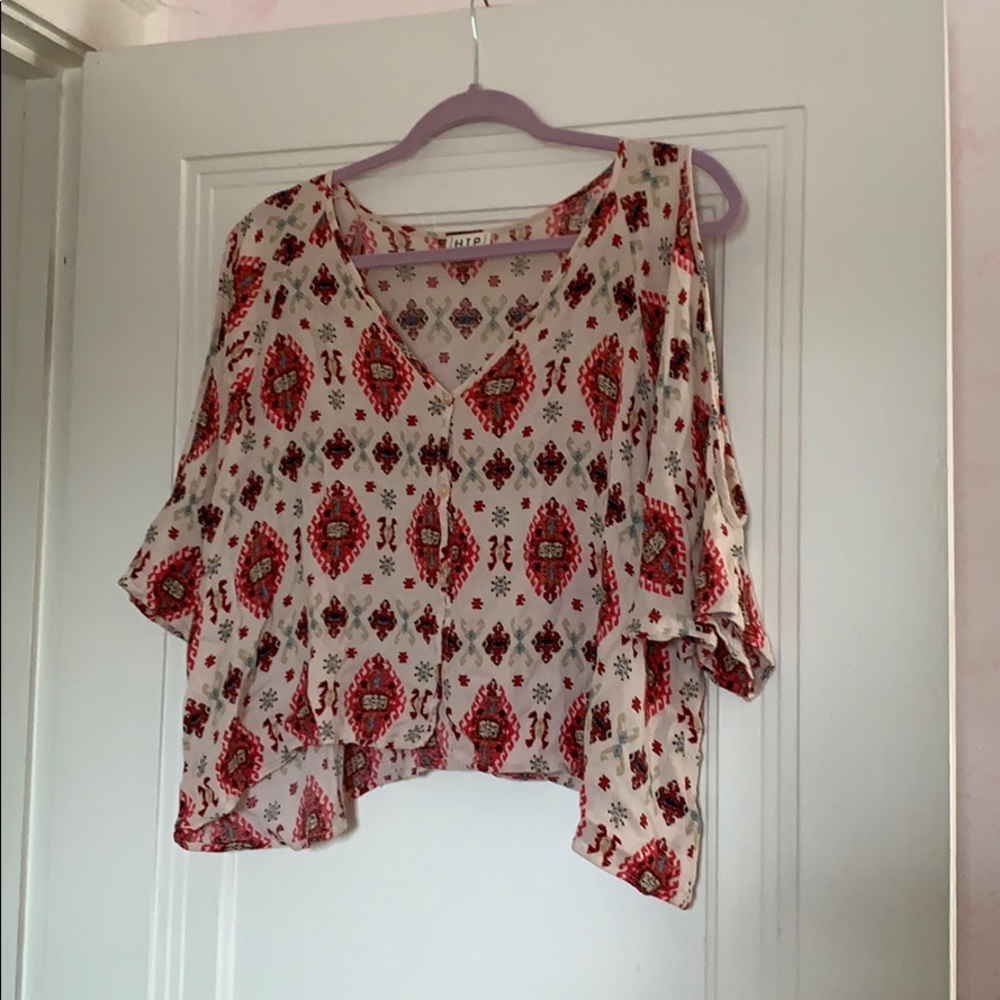 Patterned blouse with slit sleeves